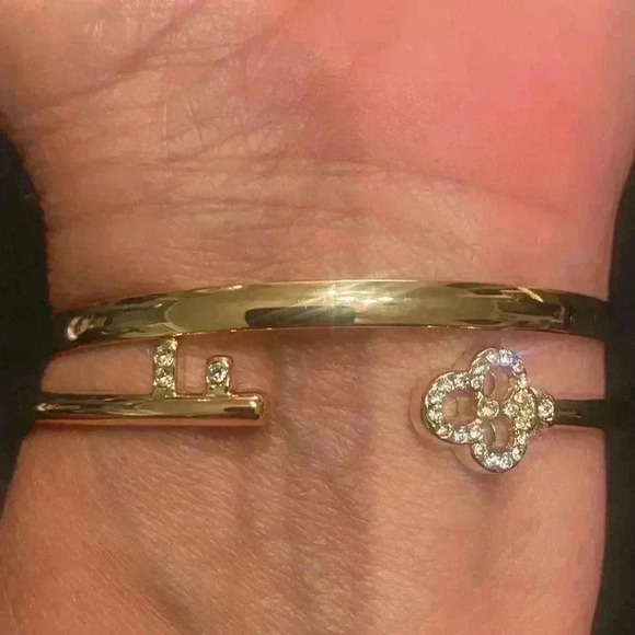 Ann Klein Old Fashion Key Bangle Bracelets - Picture 3 of 4